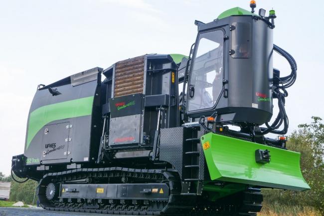 The Greentec 962 track with side infeed was purchased by RG Blake Forestry, based in England, shortly after being unveiled by the Dutch giants