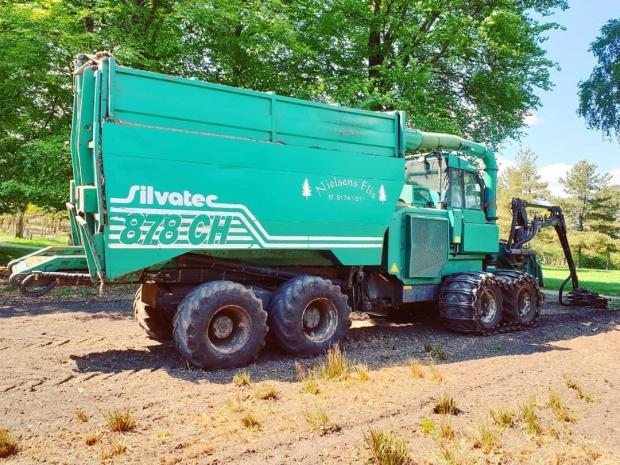Forestry Journal: The 878 CH mobile chipper is renowned for its high capacity. 