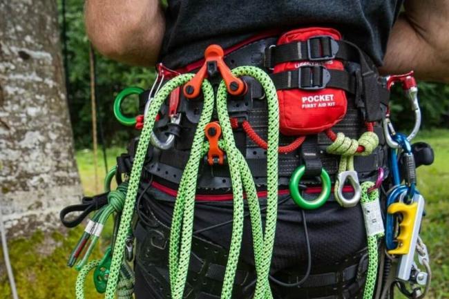 Designed and manufactured in partnership with its inventor, Chris Corley of Neatfreak, the K1 Keeper allows arborists to neatly stow their lanyard