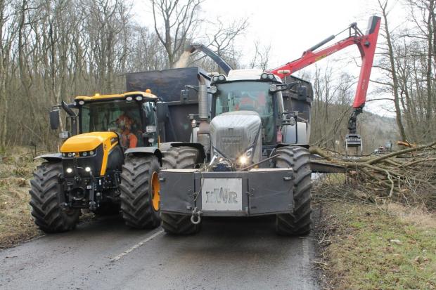 Mitchell Cox at the controls of the JCB Fastrac has been with KWR for around a year. Jack Down operates the Ufkes Greentec chipper from the cab of the Fendt 939 Vario.