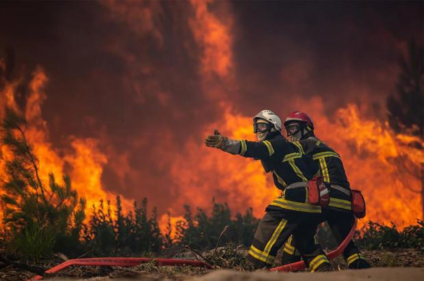 Forestry Journal: This photo provided by the fire brigade of the Gironde region (SDIS 33) shows firefighters unroll the fire hose at a forest fire at La Test-de-Buch, southwestern France, late Monday, July 18, 2022.