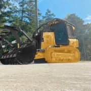 Design-matched with the rugged Cat HM518 mulcher, the D1 clears a 188.2 cm (72 in) wide strip on each pass