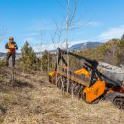 The RCU-55 is designed to work on hard-to-access spots and steeply sloping terrain