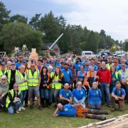 The carvers line up in 2022 alongside the volunteers – Good to be back!